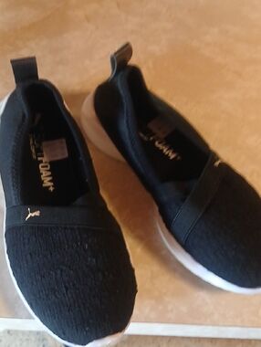 Womens Size 8.5 Puma Shoes